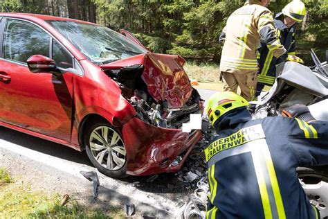 Frontalcrash Zwei Personen Bei Unfall Schwer Verletzt Ilmenau