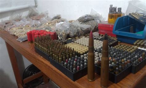 Polícia estoura fábrica clandestina de armas munição e explosivos na