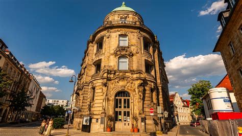 Uni Bayreuth erhält bedeutende Schenkung von Kunst aus Nigeria