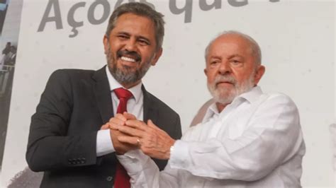 Elmano de Freitas confirma visita de presidente Lula ao Ceará dia 5 de