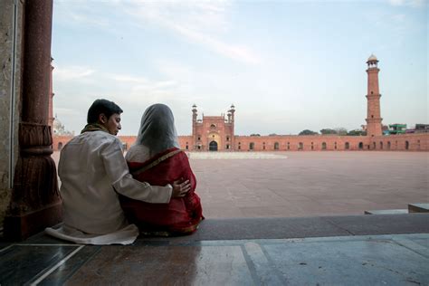 Saira And Asif On Their Nikkah At Badshahi Masjid Pakistani Bride White