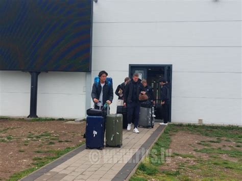 U Banjaluku Stigao Prvi Avion Sa Teniserima Foto Video