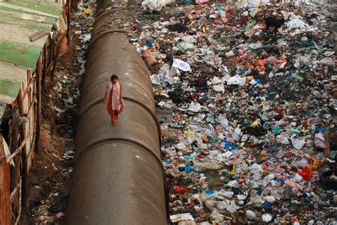 A Woman Walks Through The Dharavi Slum In Mumbai India 907x605 Urbanhell