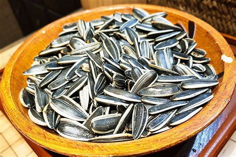 Продукти, які стимулюють вироблення кератину, що важливо для молодості ...