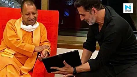 Akshay Kumar Meets Uttar Pradesh Cm Yogi Adityanath In Mumbai Video Dailymotion