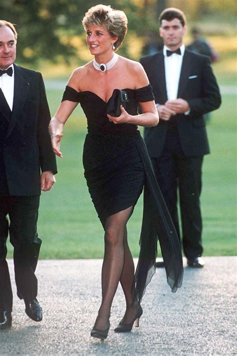 The Story Behind The Picture Princess Diana At The Serpentine Woman