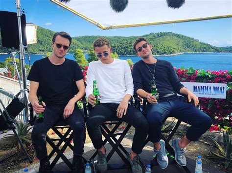 Jeremy Irvine On Instagram “finishing The Last Mammamia2 Interview 🍺🍺🍺” Jeremy Irvine Mama