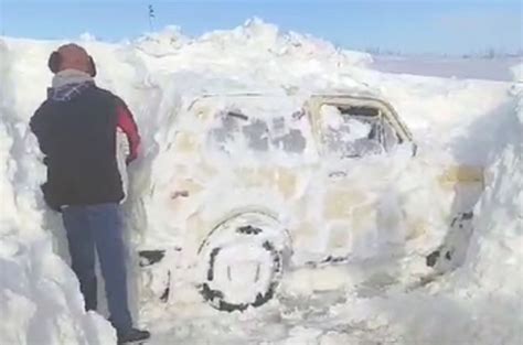 Imagini Incredibile Din Sudul Tarii Mai Multe Automobile Ingropate In