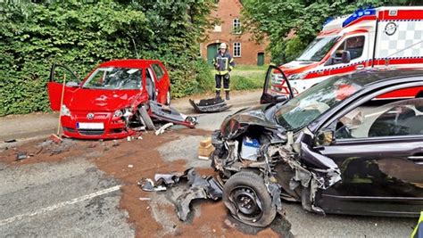 Zwei Autos Sto En In Wilstedt Frontal Zusammen Drei Verletzte Ndr De