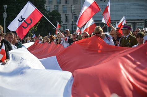 W GODZINĘ W STOLICA SIĘ ZATRZYMAŁA 78 LAT TEMU WYBUCHŁO POWSTANIE