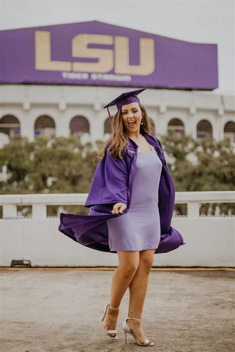 Pin By Yesenia Medina On Lsu Grad Photoshoot Ideas Graduation Outfits