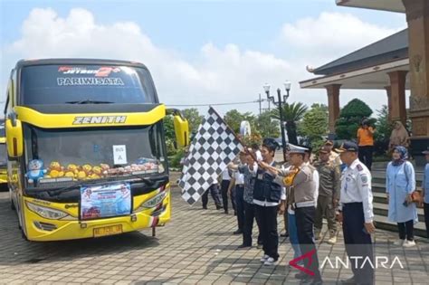 Pemkab Madiun Berangkatkan Delapan Bus Program Balik Gratis Antara News