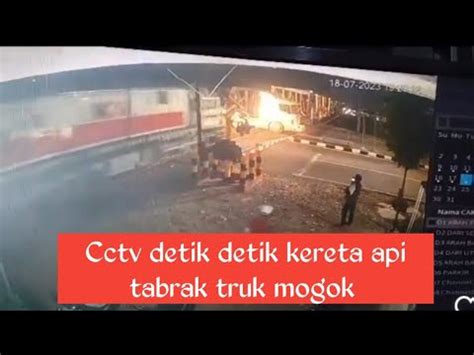 Cctv Detik Detik Kereta Api Tabrak Truk Mogok Di Semarang Youtube