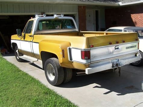 3 950 1975 Chevrolet C30 Silverado Camper Special