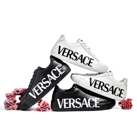 Sneakers Pe 2021 Versace Presenta Il Nuovo Modello Greca Vogue Italia