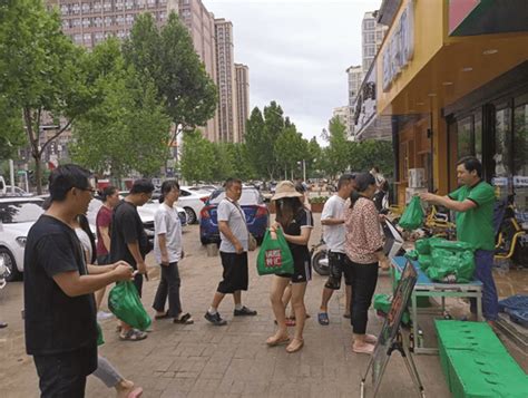 促经济 稳就业 小店经济加速重燃街头“烟火气”消费者门店数字