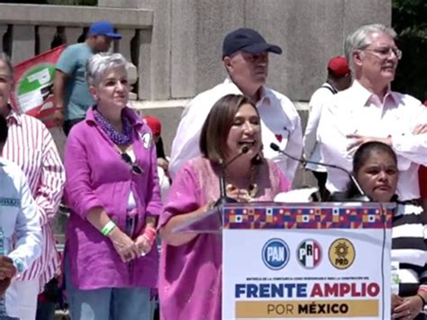 X Chitl G Lvez Recibe Constancia Como Coordinadora Del Frente Amplio