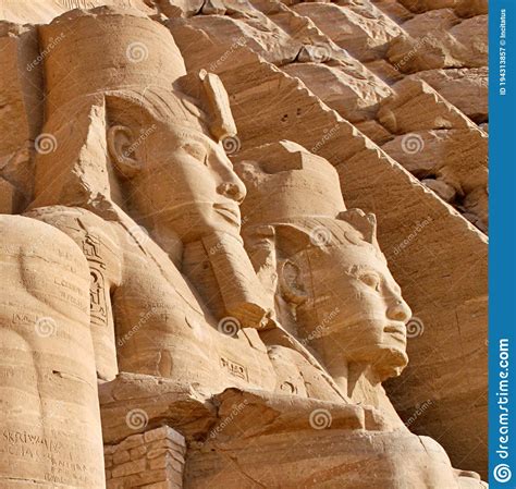 Estatua De Ramesses Ii En El Templo De Abu Simbel Imagen De Archivo