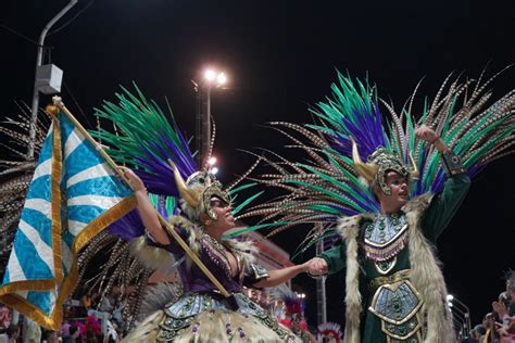 En su tercera noche continúa el éxito del Carnaval del País