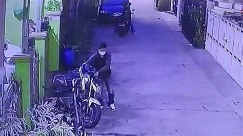 Terekam Cctv Pelaku Curanmor Gasak Motor Honda Cbr Dalam Hitungan