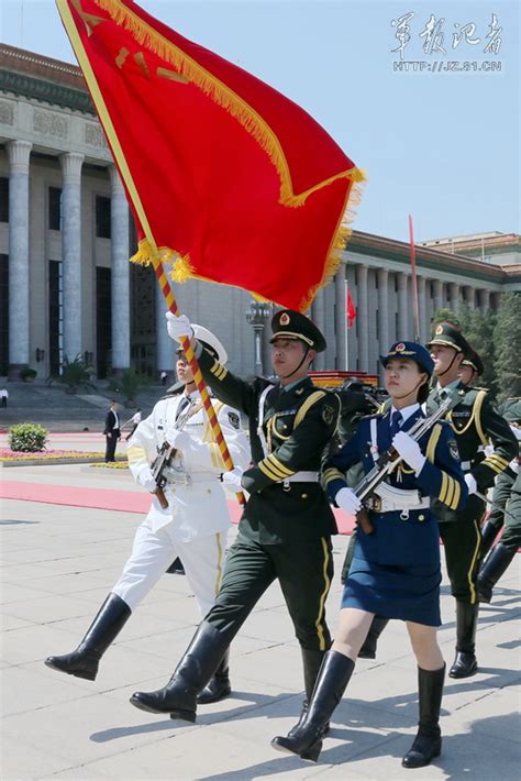 高清：解放軍儀仗隊首批女兵亮相 平均身高1 73米以上 軍事 人民網