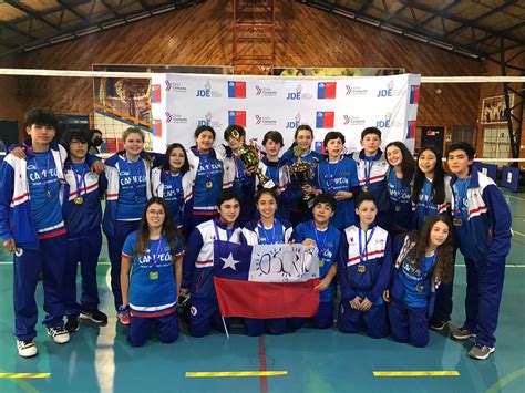 Selecciones de Voleibol sub Damas y Varones CAMPEONES REGIONALES Lycée Claude Gay