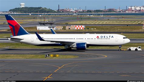 N169DZ Delta Air Lines Boeing 767 332ER WL Photo By OCFLT OMGcat ID