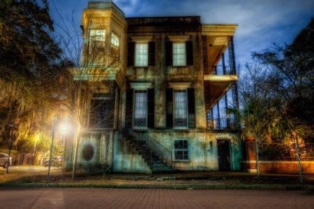 Savannah Haunted Pub Crawl | Ghosts and Drinks Tour | Ghost City ...