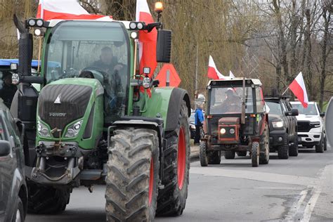 Protest rolników na S1 Kilkaset ciągników na drodze z Czechowic