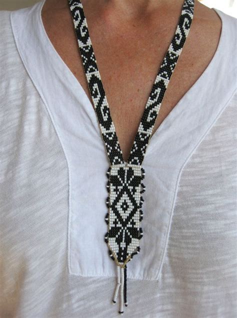 Sale Vintage Native American Black And White Seed Bead Necklace Etsy