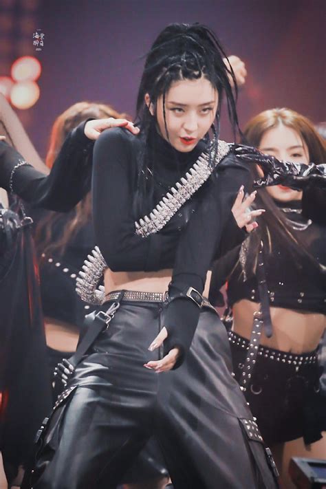 Học trò cưng của Lisa hot nhất chung kết Thanh Xuân Có Bạn Mái tóc siêu chất thần thái sát