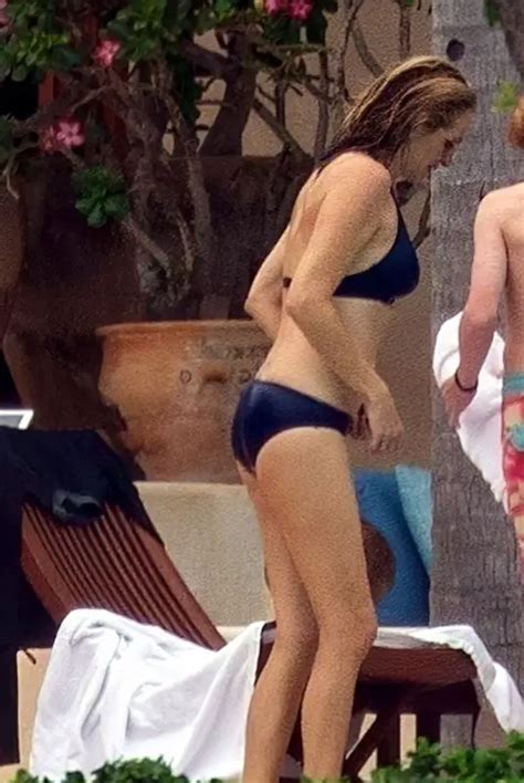 Julia Roberts In Bikini At A Pool In Puerto Vallarta