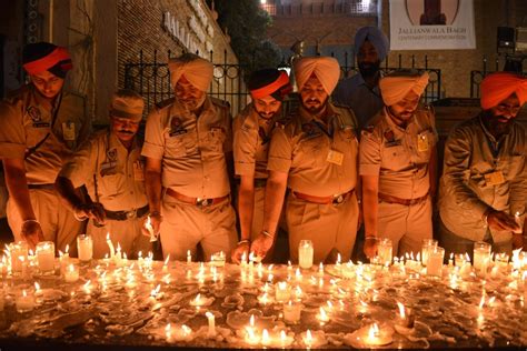 Hundreds gather to commemorate Jallianwala Bagh massacre centenary ...