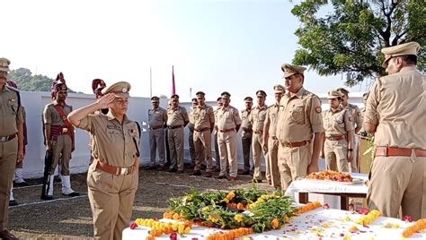 पुलिस स्मृति दिवस के अवसर पर रिजर्व पुलिस लाइन महोबा में शहीद