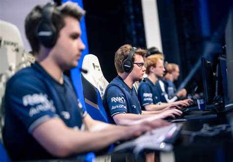 Rogue Eliminate Fpx From Worlds Advance To Final Group A