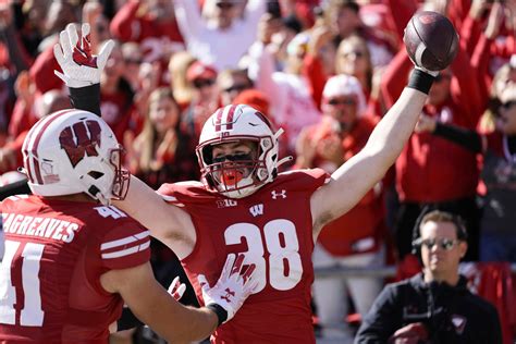 Coach Luke Fickell S Picks Wisconsin Badgers Star Players In The Rutgers Face Off Sports