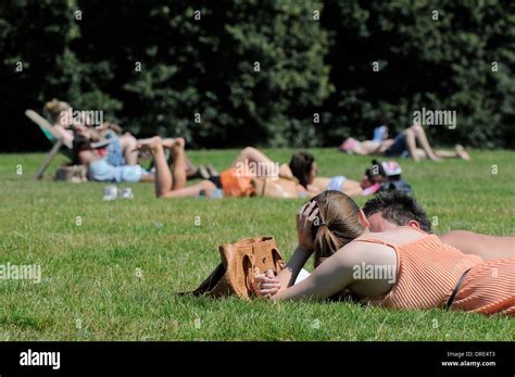 People Enjoy The Hot Weather In Hyde Park London England 24 07 12 Stock Photo Alamy
