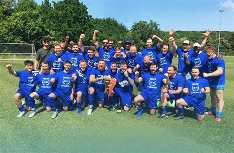 Fußball Kreisliga B Staffel V BB CW SV Böblingen II feiert