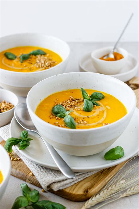 Vegane Karotten Kokos Suppe Mit Cashewcreme Buchweizenkrokant