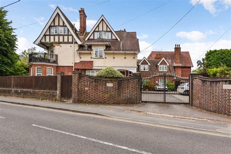 Heath Road Petersfield Hampshire GU31 2 Bed Apartment 375 000