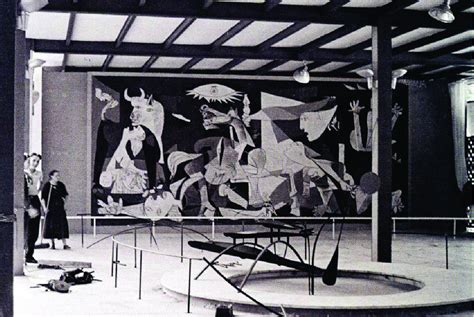 El Guernica de Picasso en el Pabellón de la República de la Exposición