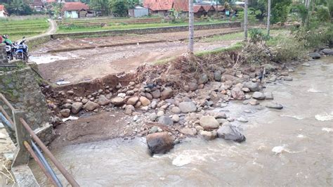 Penampakan Sisa Terjangan Banjir Di Kampung Bolang Tanjungsiang Subang