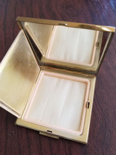 Unusual Vintage Zell Fifth Avenue Mirror Powder Compact Gold Tone With