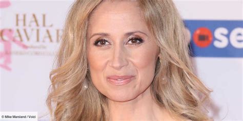 Lara Fabian à 53 ans en maillot de bain parfait pour les poitrines