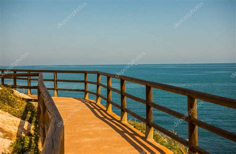 Paseo Mar Timo De Madera A Lo Largo De La Costa Del Mar Situado En Una