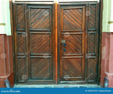 Big Old Fashioned Wooden Door With Lock Stock Image Image Of Brown