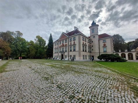 Pałac Bielińskich w Otwocku Wielkim Idealne miejsce na wypad pod