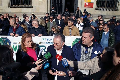 Concentraci N De Polic As Nacionales Y Guardias Civiles Para Reclamar