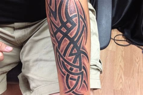 Tatouage Tribal Bras Pour Hommes Une Véritable Mine Dinspiration