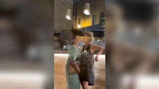 Milf Lesbiche Fanno Le Zoccole Al Bar AmaPorn